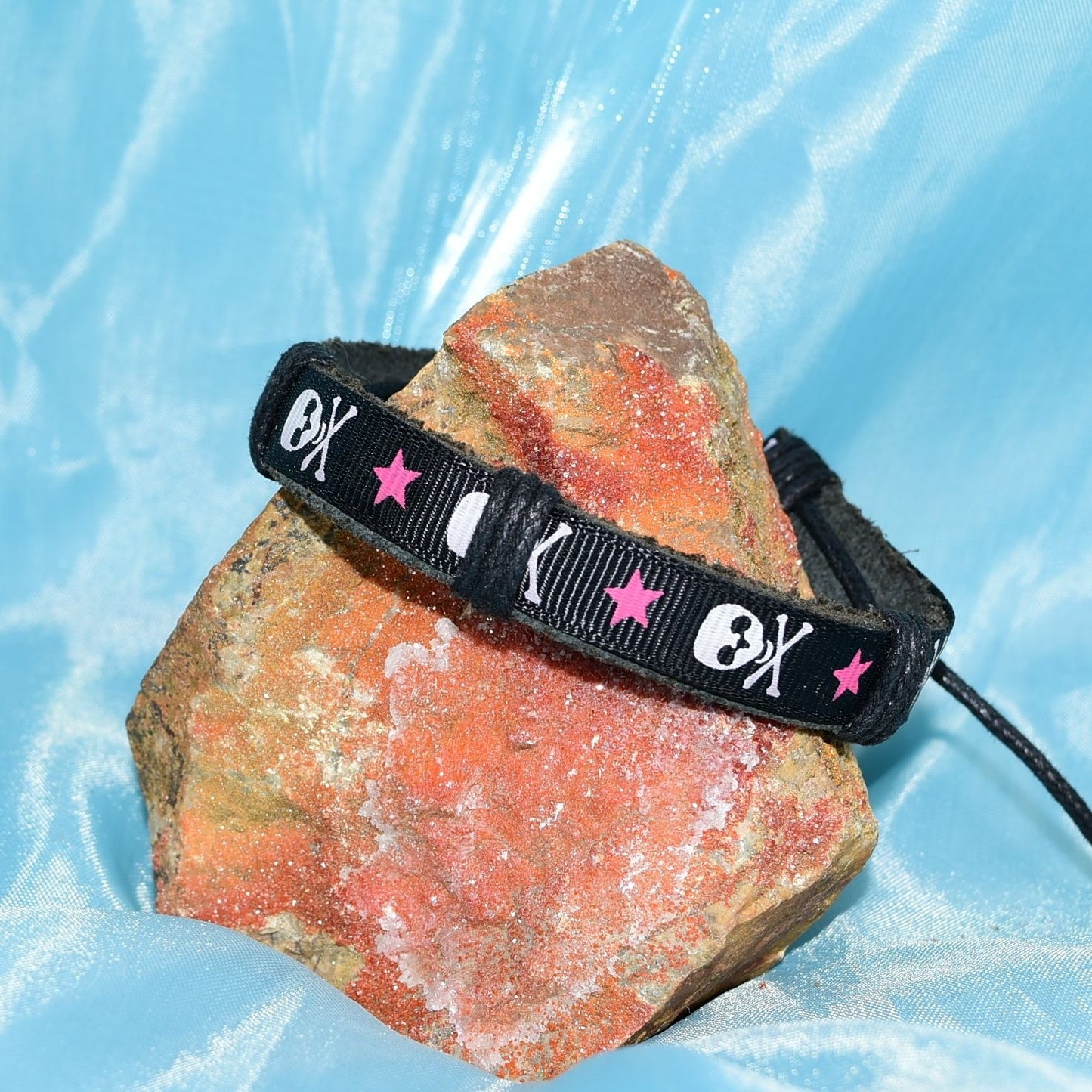 Rey Ribbon Mens Leather Tie Bracelet Skull Crossbones Pink Star Gift Packaged