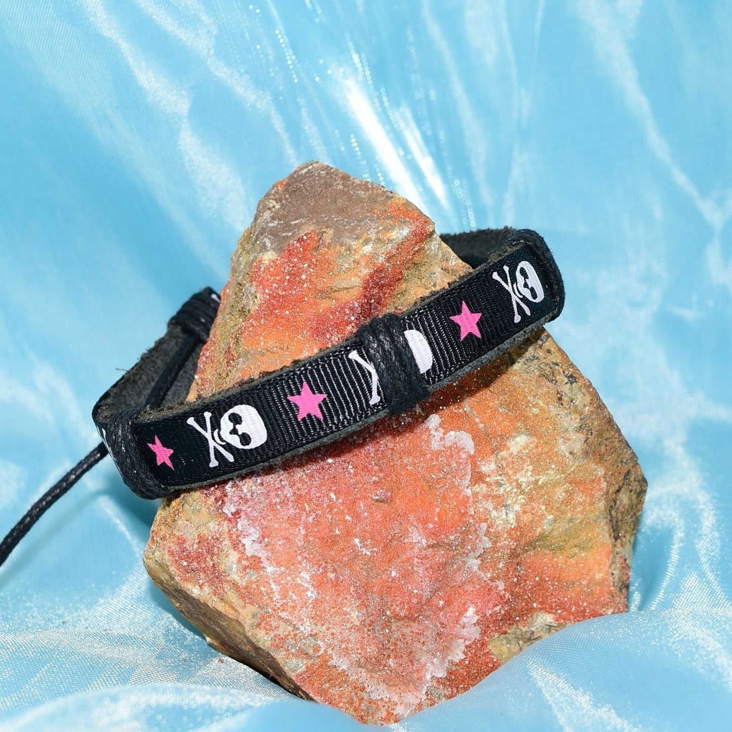 Rey Ribbon Mens Leather Tie Bracelet Skull Crossbones Pink Star Gift Packaged